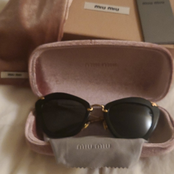 Miu Miu Sunglasses - Picture 4 of 4